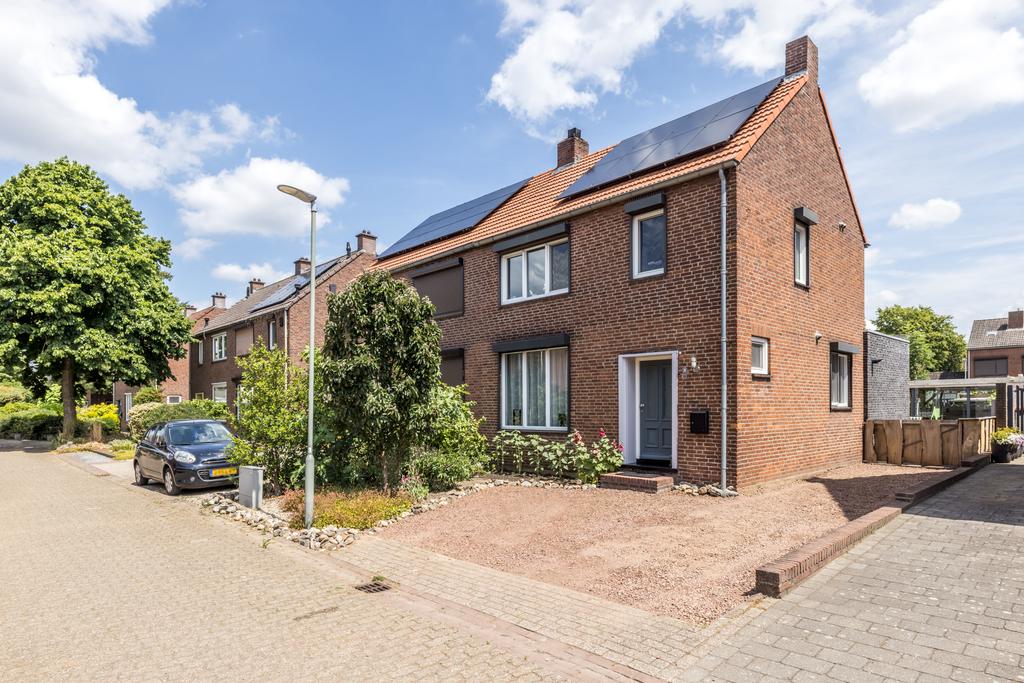 Huis Burg Schoolmeestersstraat 18 in Roosteren