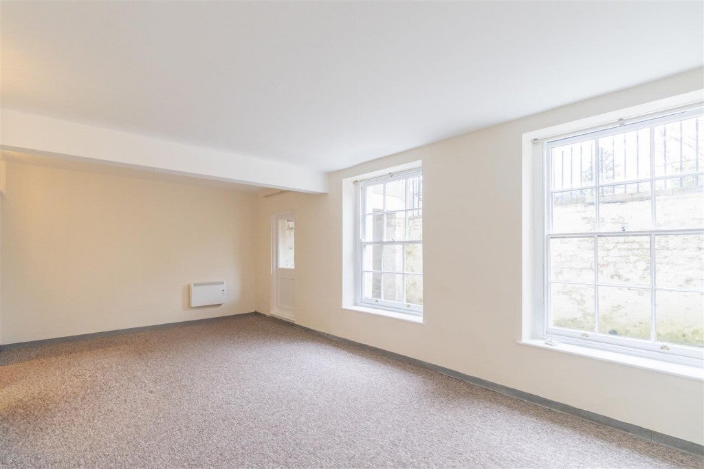 Flat Pittville Lawn in Cheltenham