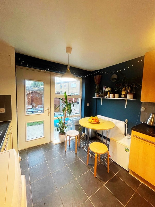 Room Bamber Road in Greater London