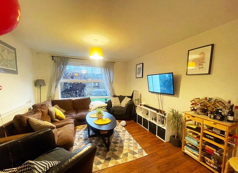 Room Bamber Road in Greater London