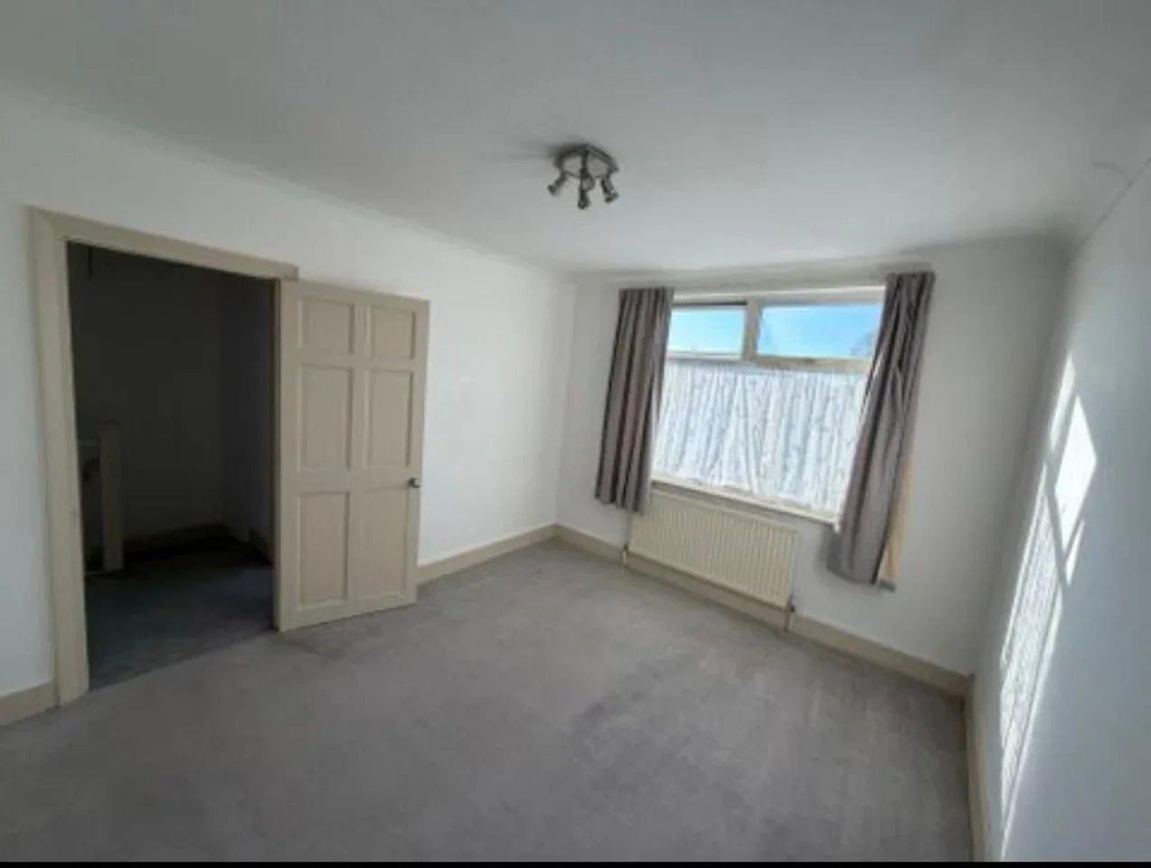 Room Newbury Road in Greater London