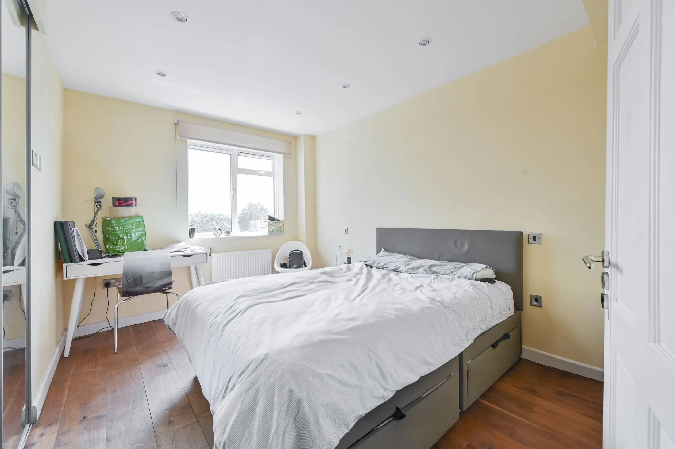 Flat Elms Mews in City of Westminster