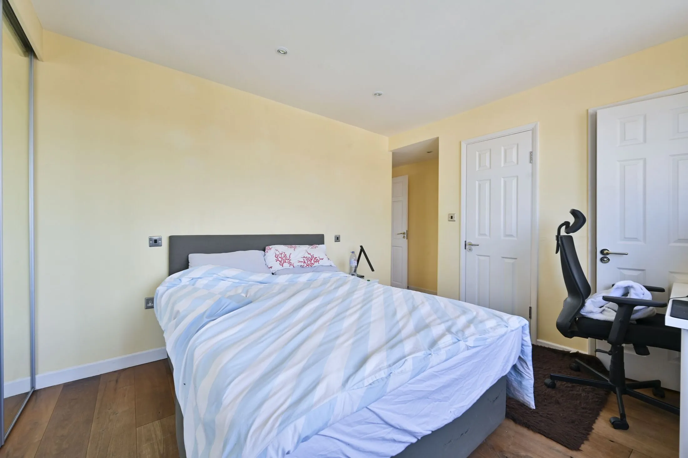 Flat Elms Mews in City of Westminster