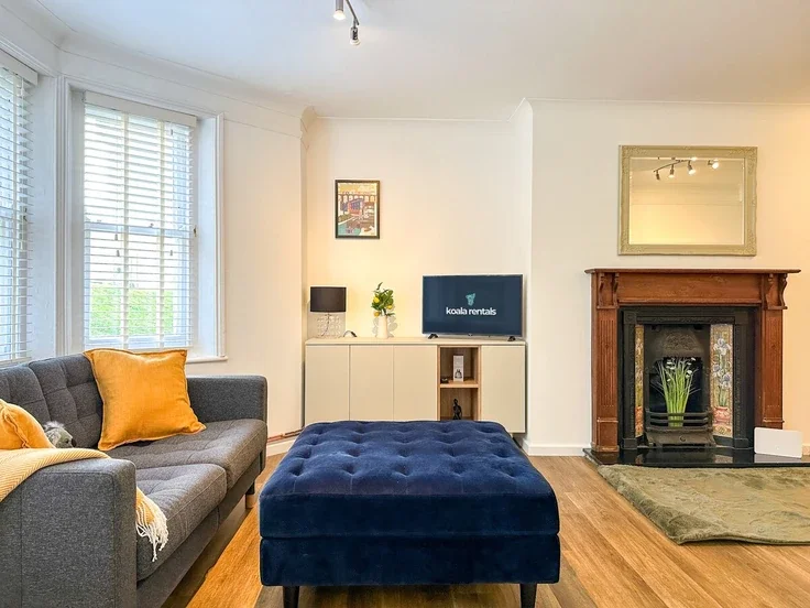 Flat Bouverie Road West in Folkestone and Hythe District