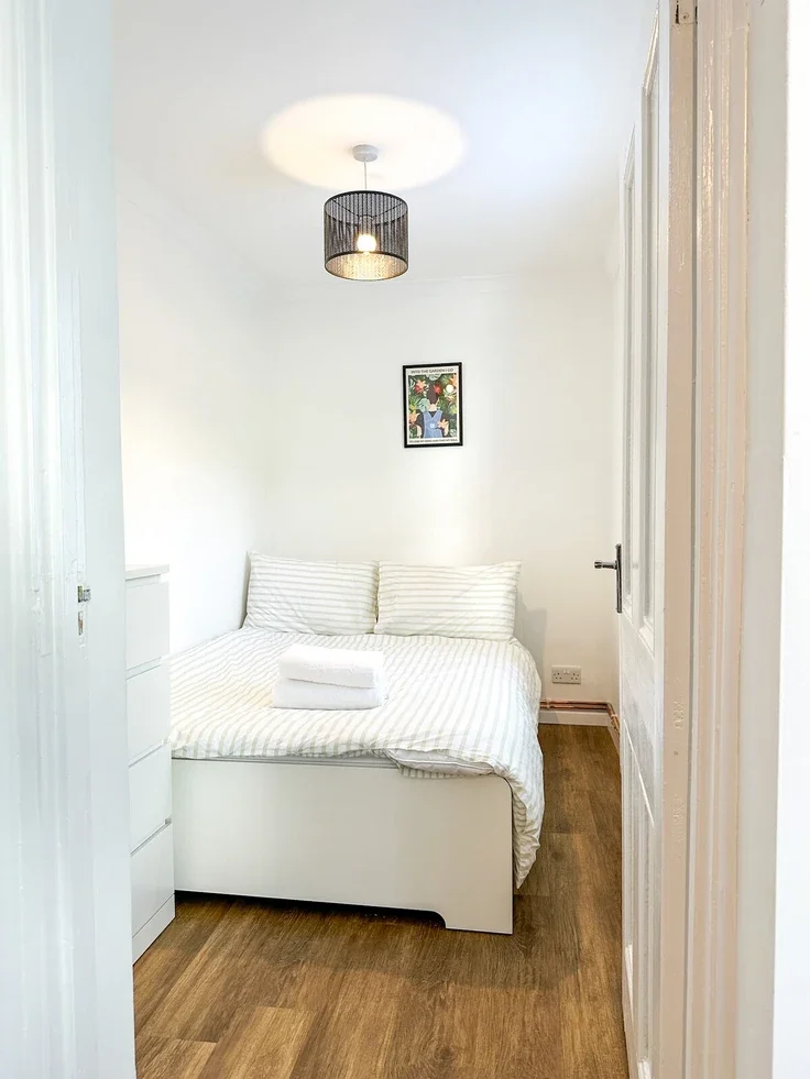 Flat Bouverie Road West in Folkestone and Hythe District