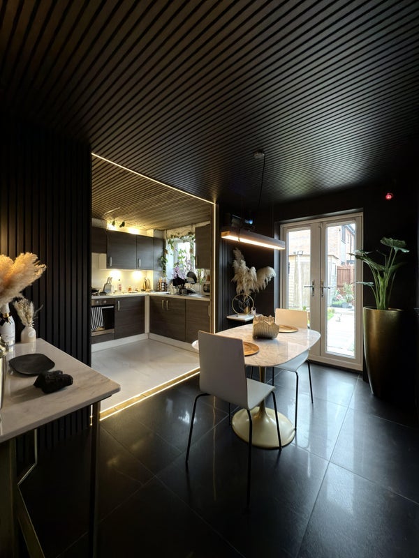 Room Blossom Way in Salford
