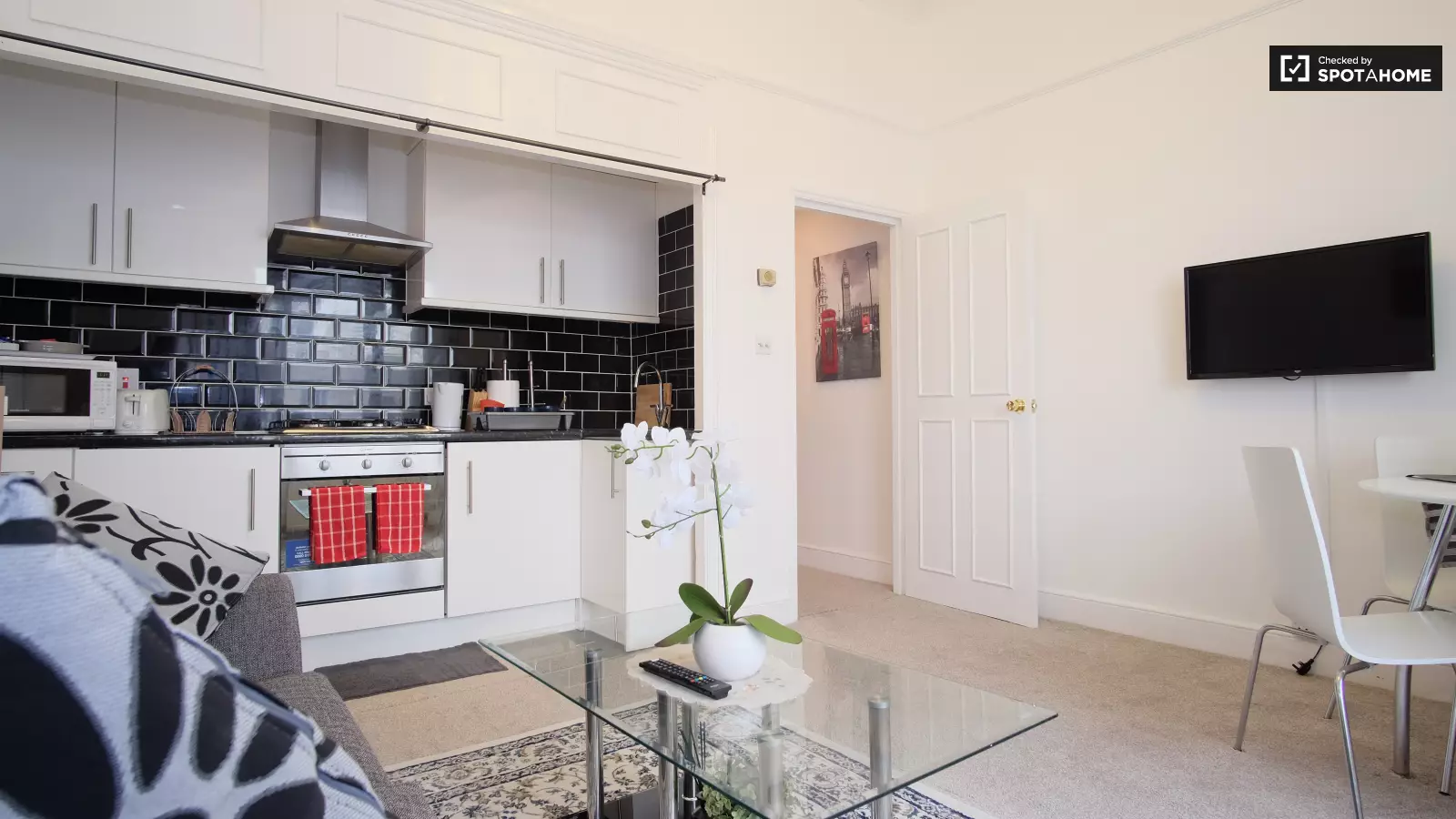 Flat Churchill Gardens Road in City of Westminster