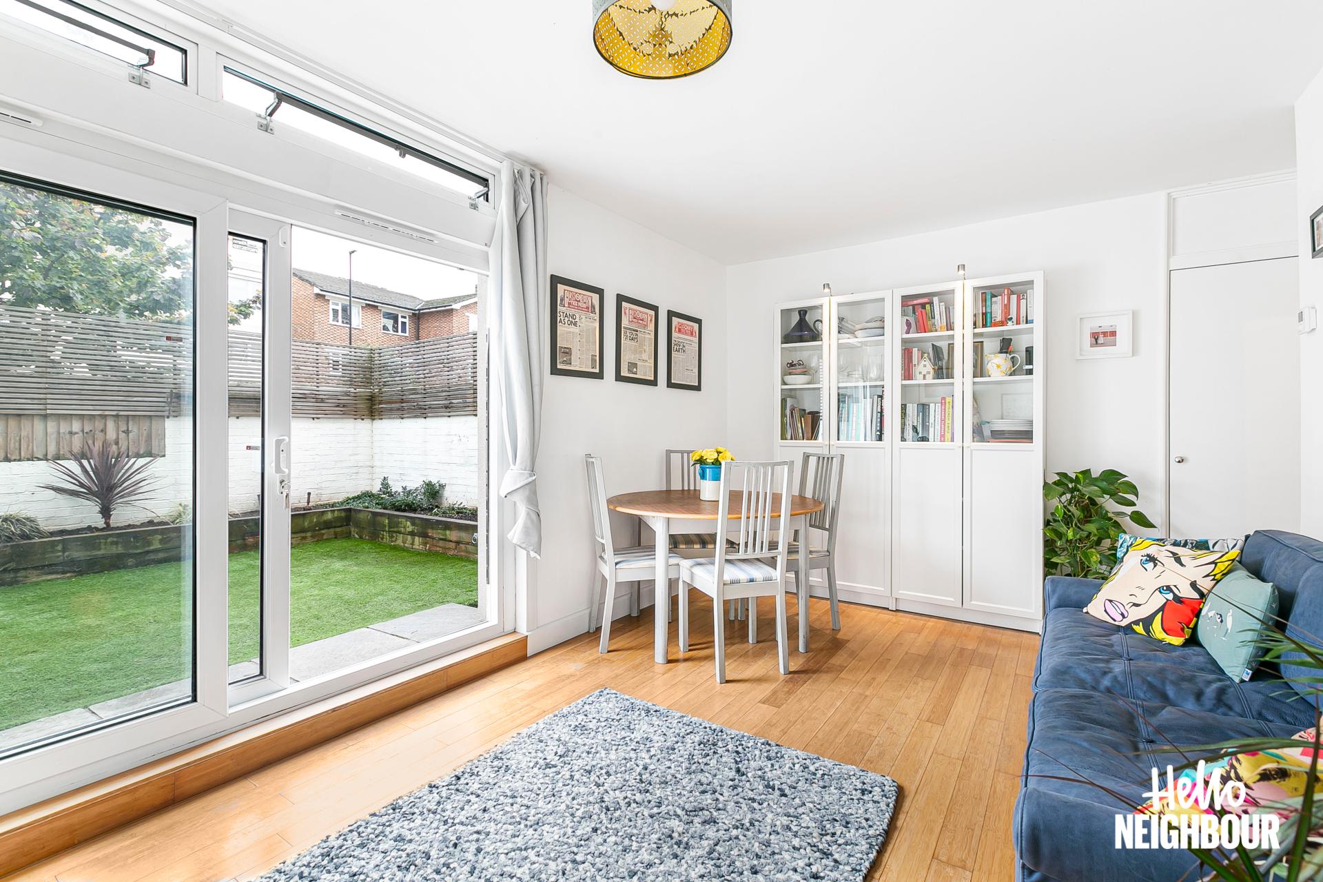 Flat Victoria Rise in Greater London
