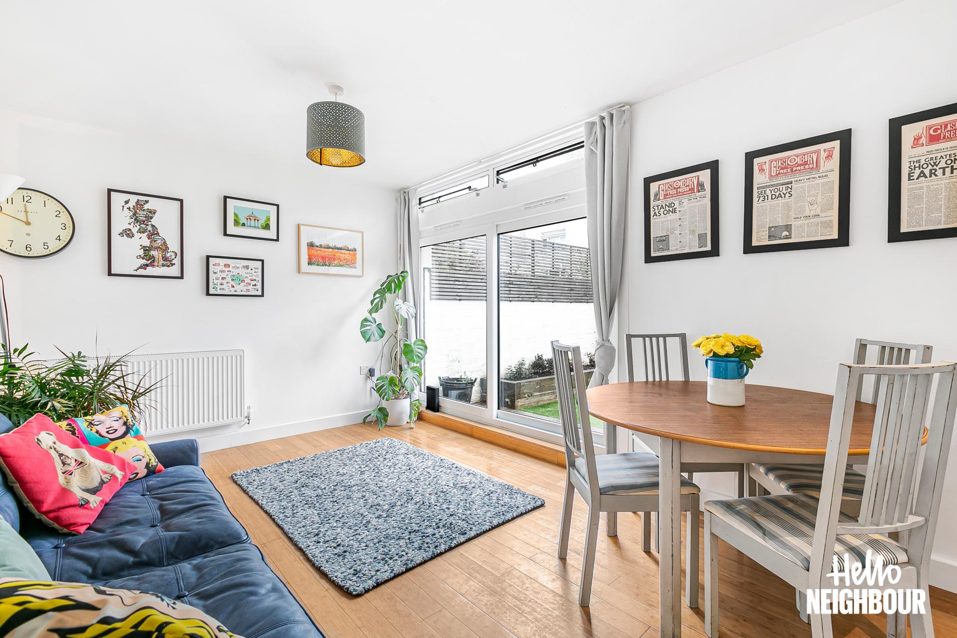 Flat Victoria Rise in Greater London