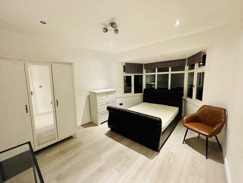 Room New Park Avenue in Greater London
