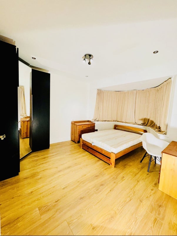 Room New Park Avenue in Greater London