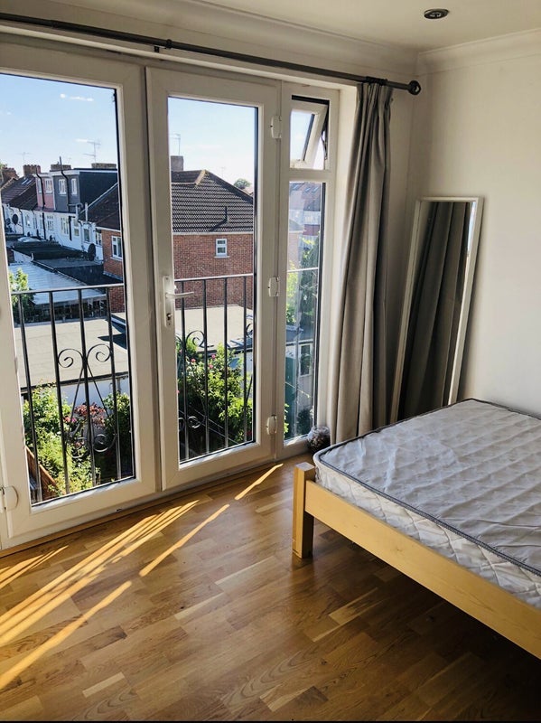 Room New Park Avenue in Greater London