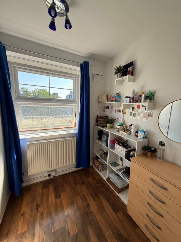 Room St. Katharine's Way in Greater London