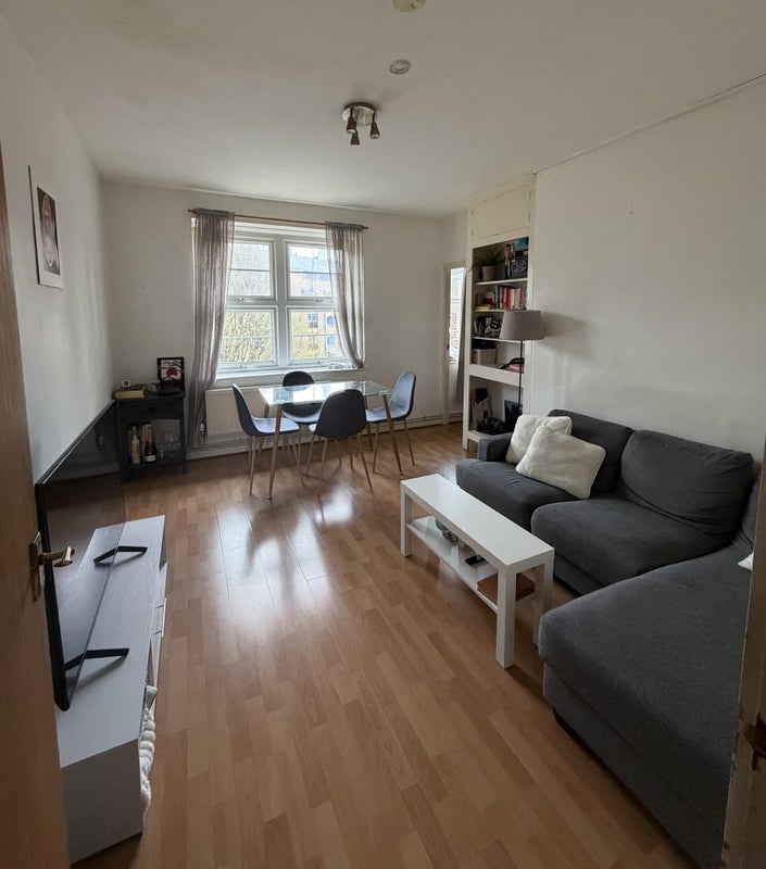 Room St. Katharine's Way in Greater London