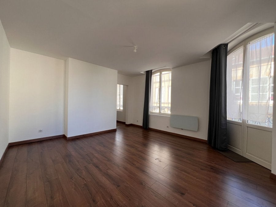 Flat Square Robert Schuman in Thionville
