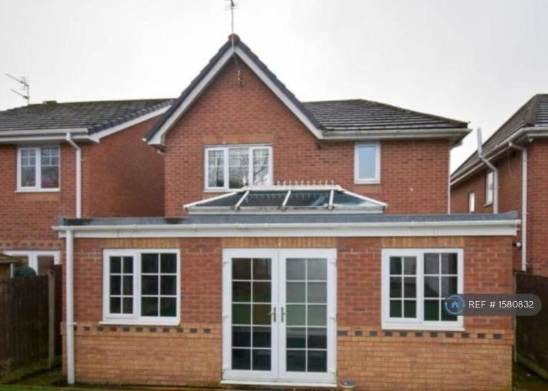 House Hemfield Close in Hindley