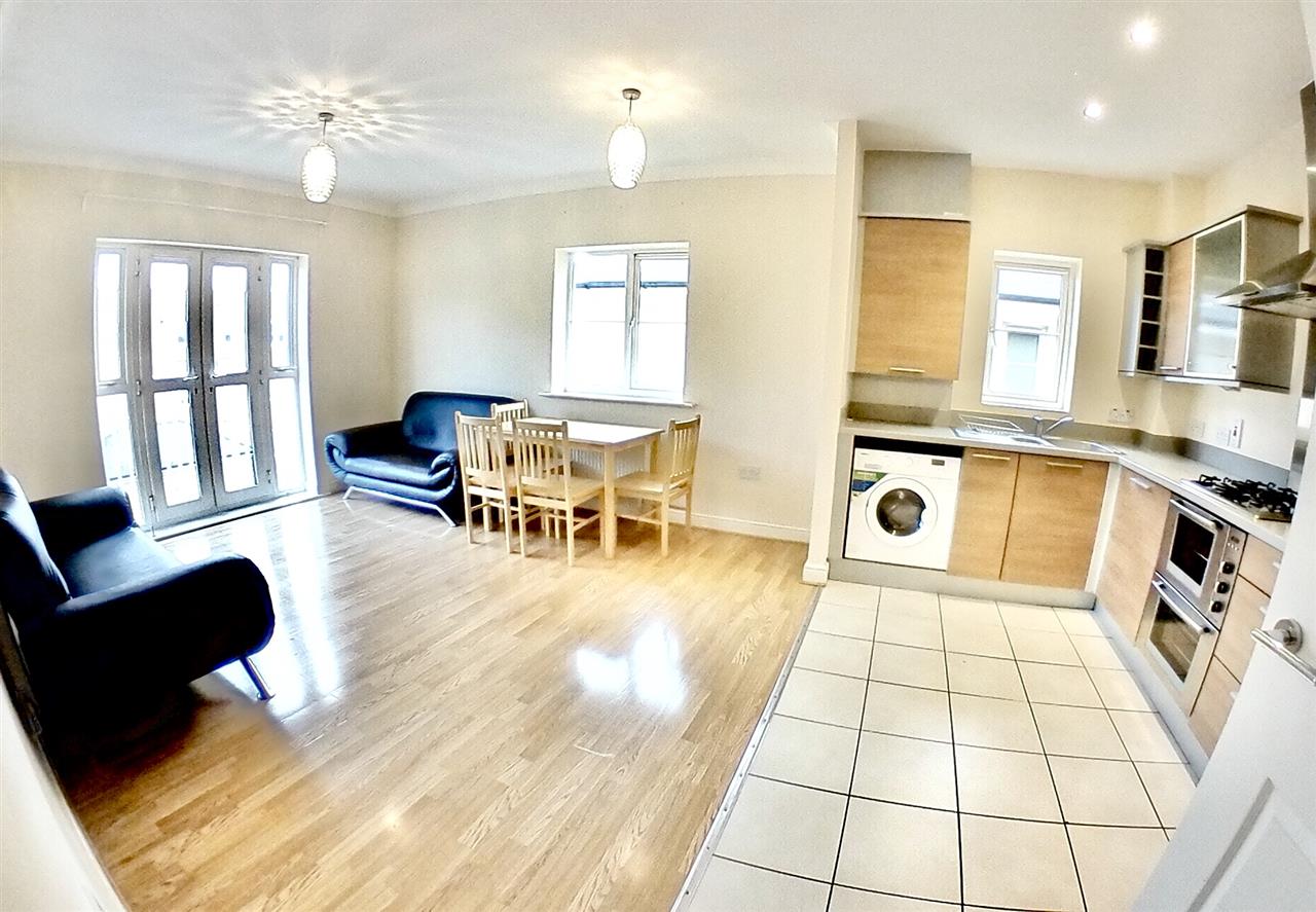 Flat Berkeley Avenue in Greater London