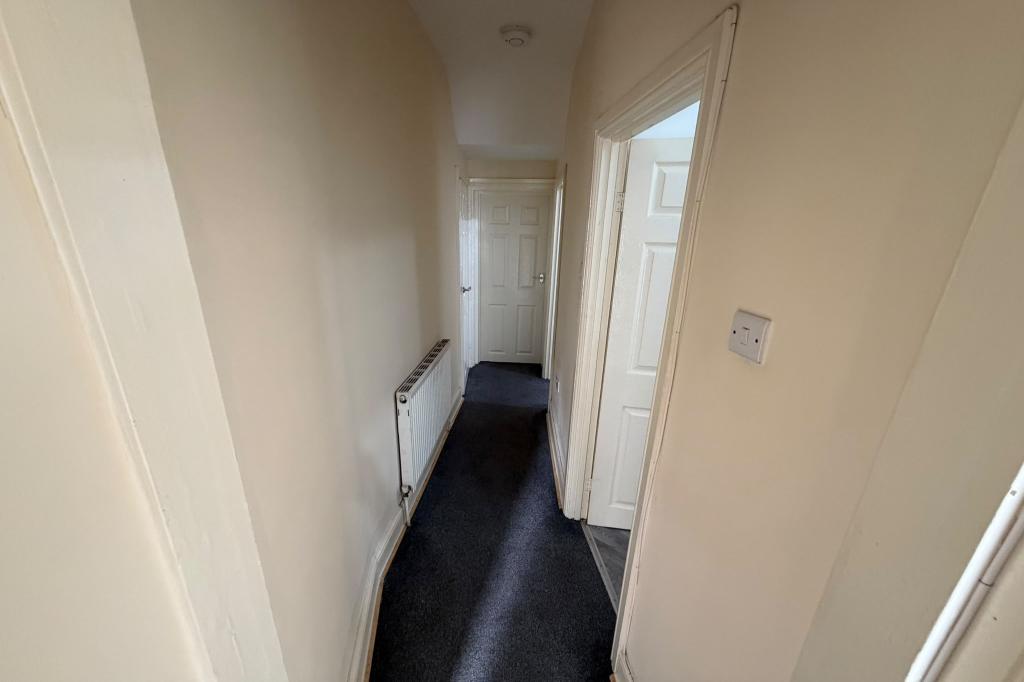 Flat Thorpe Road in Greater London