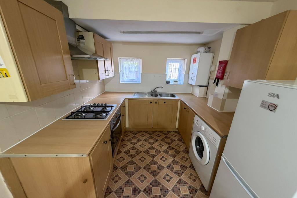Flat Thorpe Road in Greater London