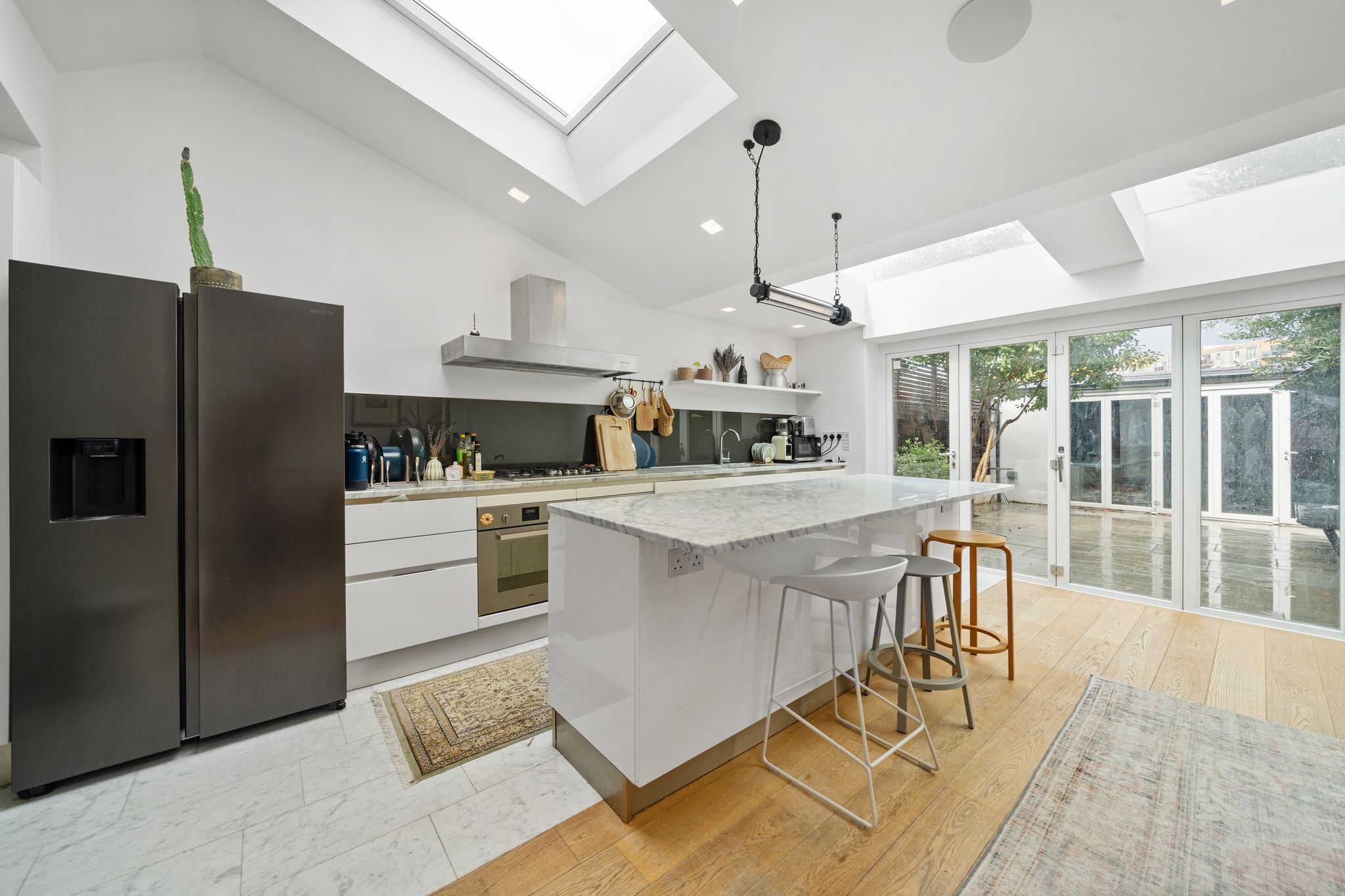 House Southfield Road in Greater London
