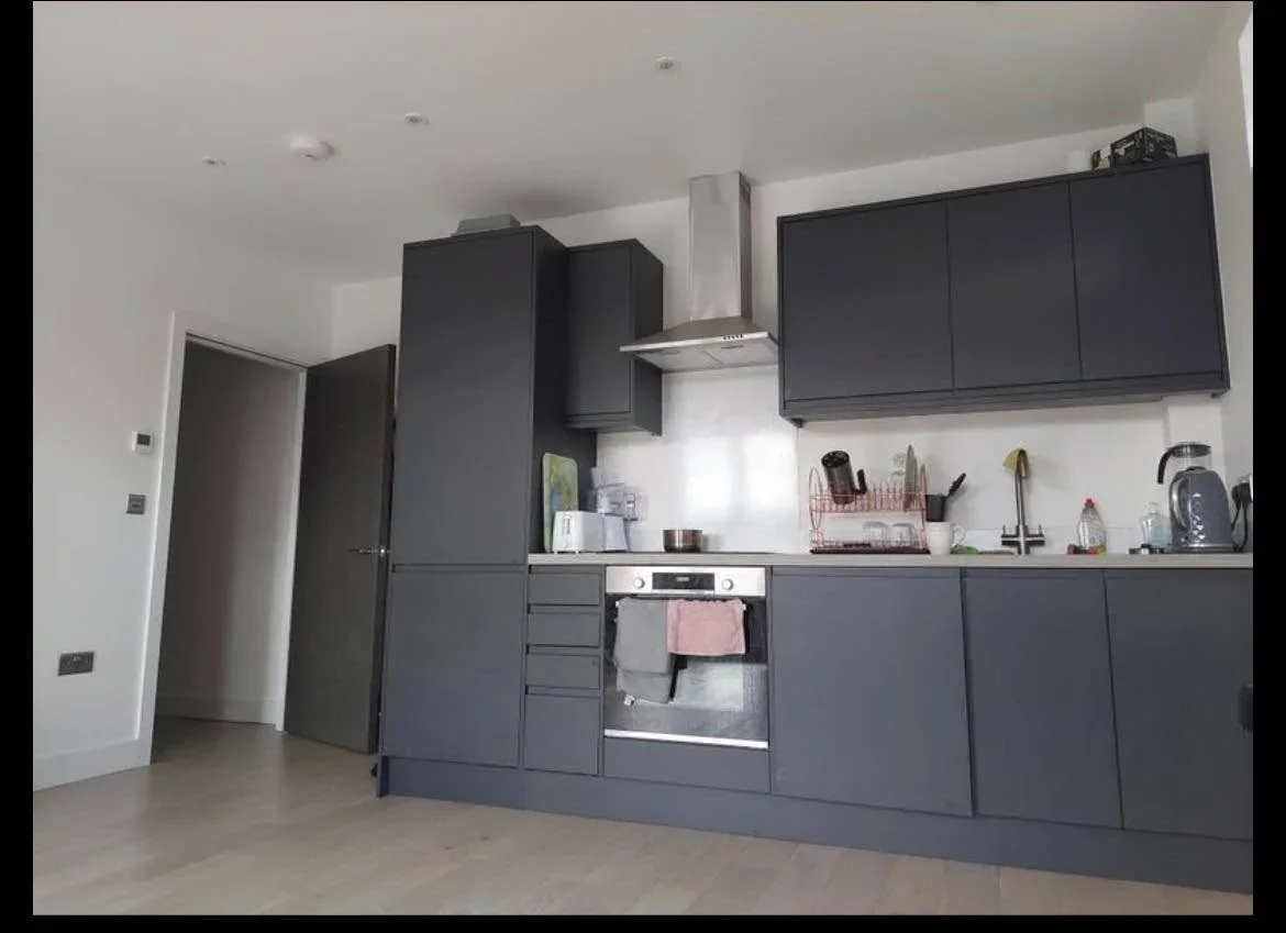 Flat The Crescent in Greater London