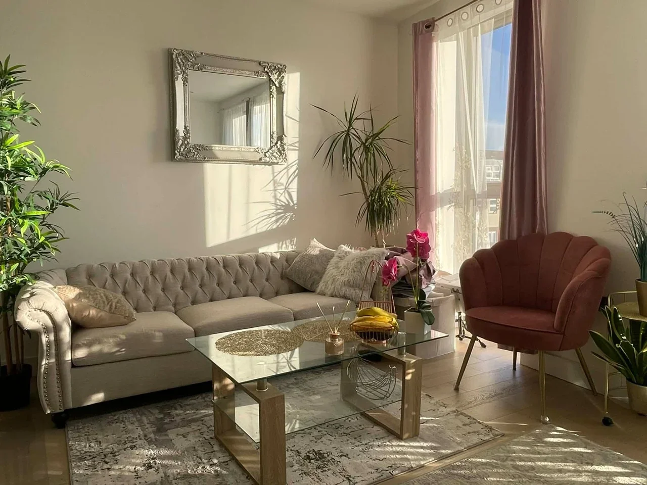 Flat The Crescent in Greater London