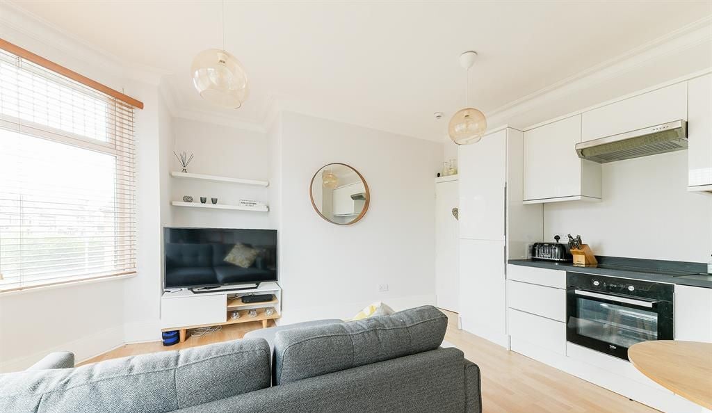 Flat Grayham Road in Greater London