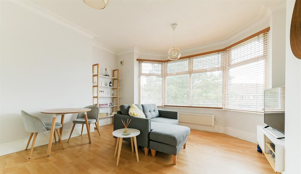 Flat Grayham Road in Greater London