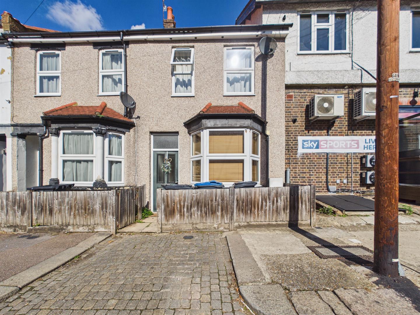 House Victoria Road in Greater London