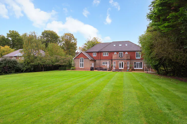 House Percival Close in Elmbridge