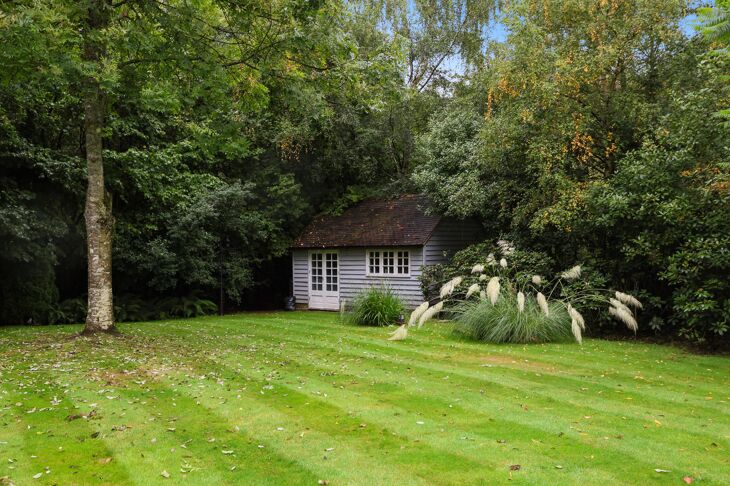 House Percival Close in Elmbridge