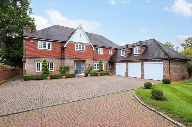 House Percival Close in Elmbridge