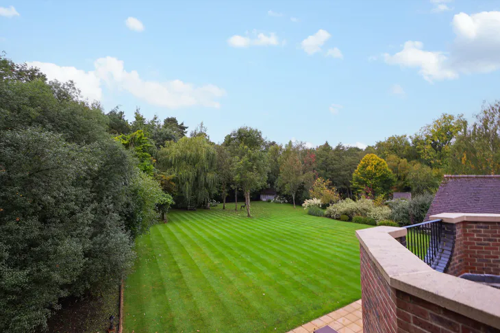House Percival Close in Elmbridge