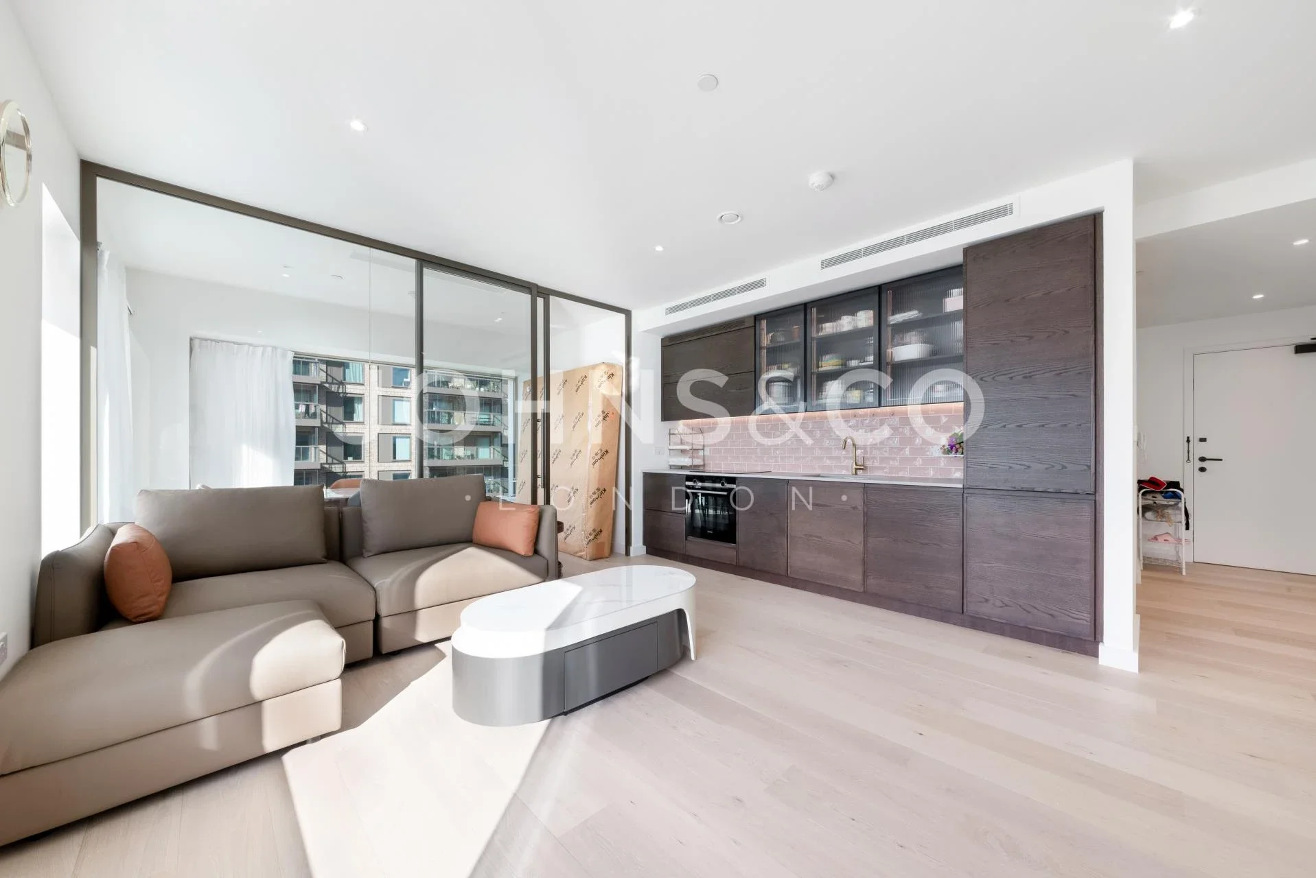 Flat Riverside Walk in Greater London