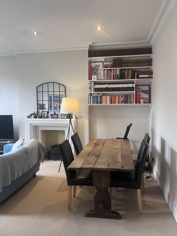 Room Sisters Avenue in Greater London