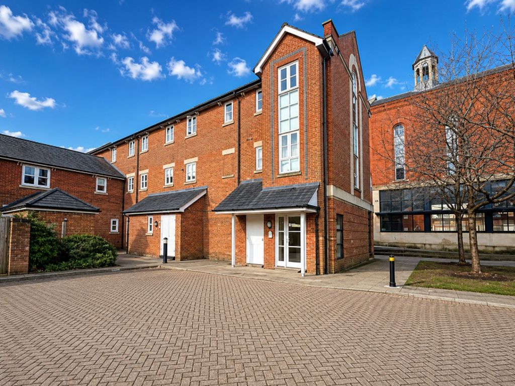 Flat South Square in Winchester
