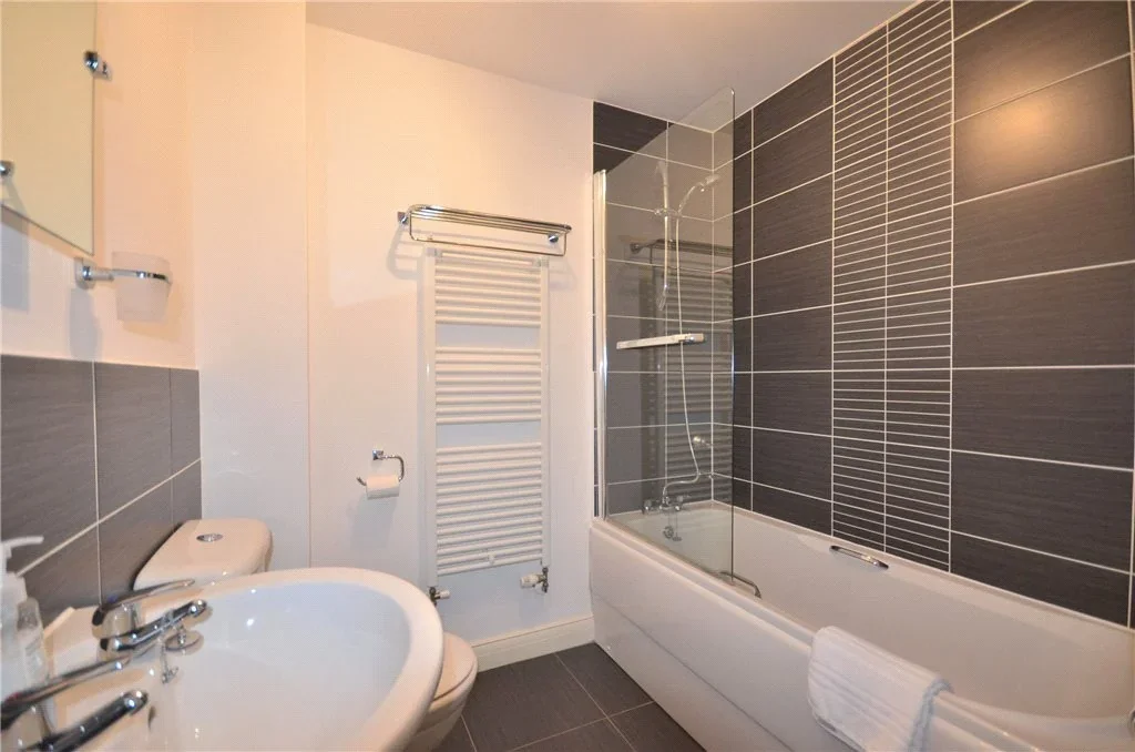 Room Sparrowhawk Way in Bracknell