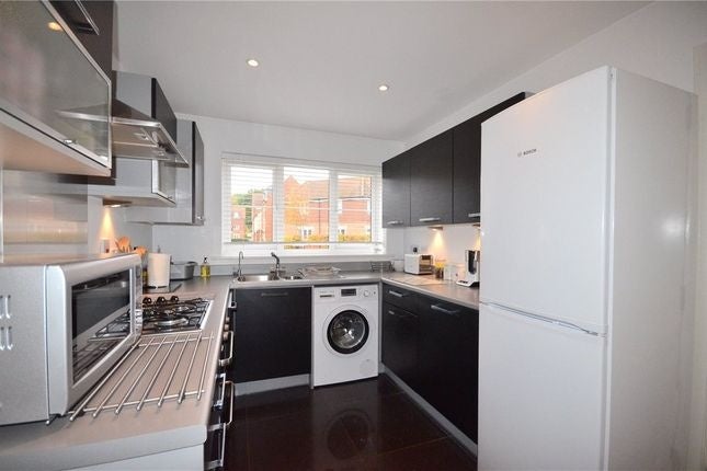 Room Sparrowhawk Way in Bracknell