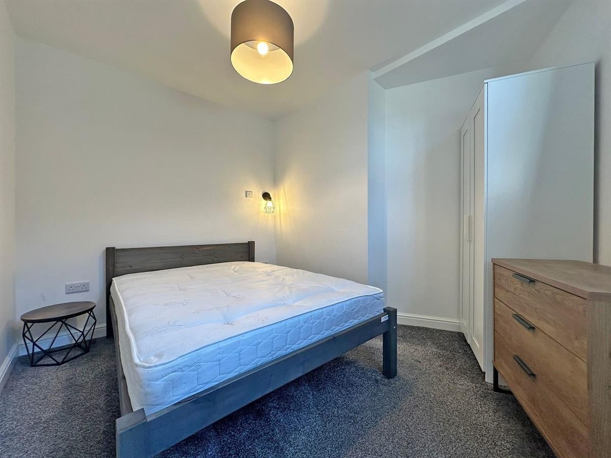 Flat Carlton Road in Nottingham