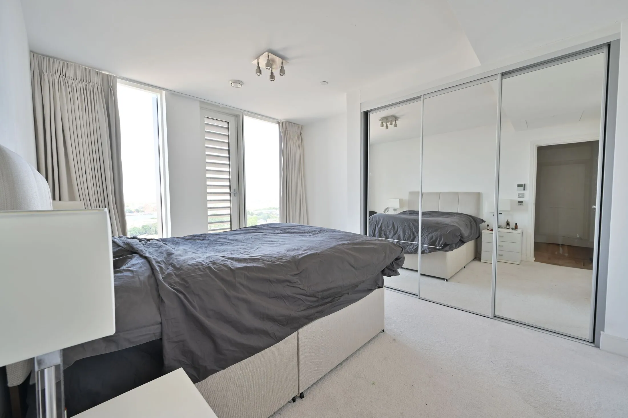 Flat Surrey Quays Road in Greater London
