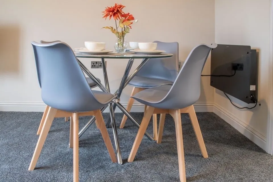 Flat Peterhouse Close in Peterborough