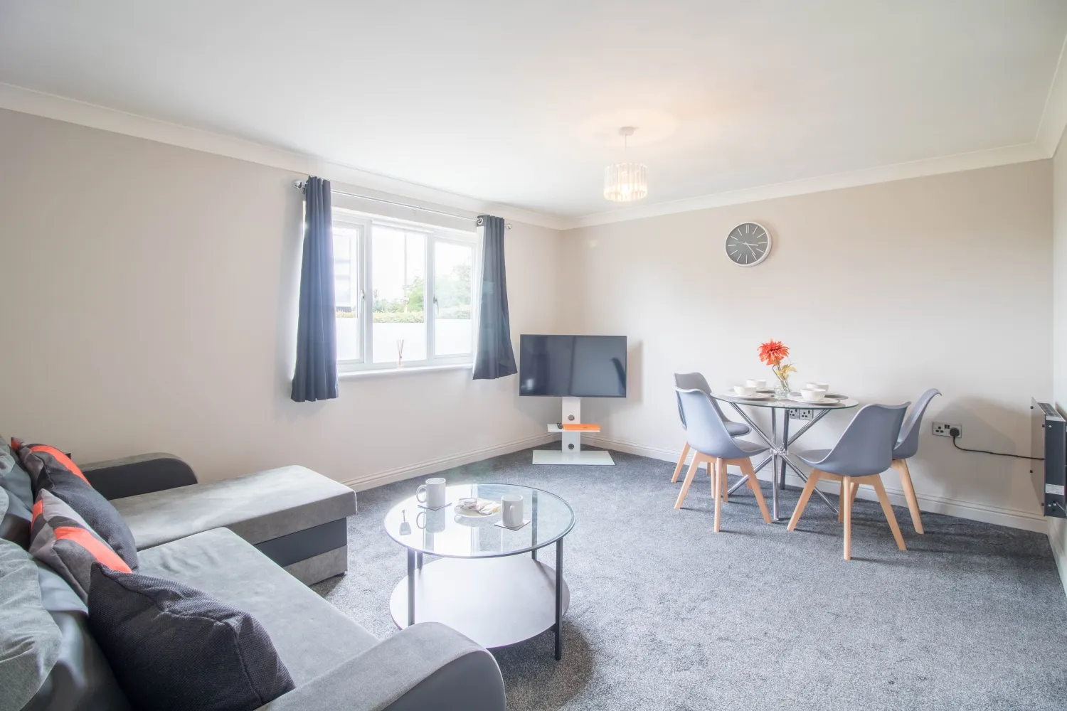 Flat Peterhouse Close in Peterborough