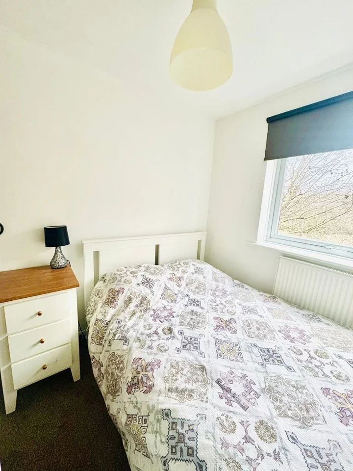 Flat Gurney Close in Greater London