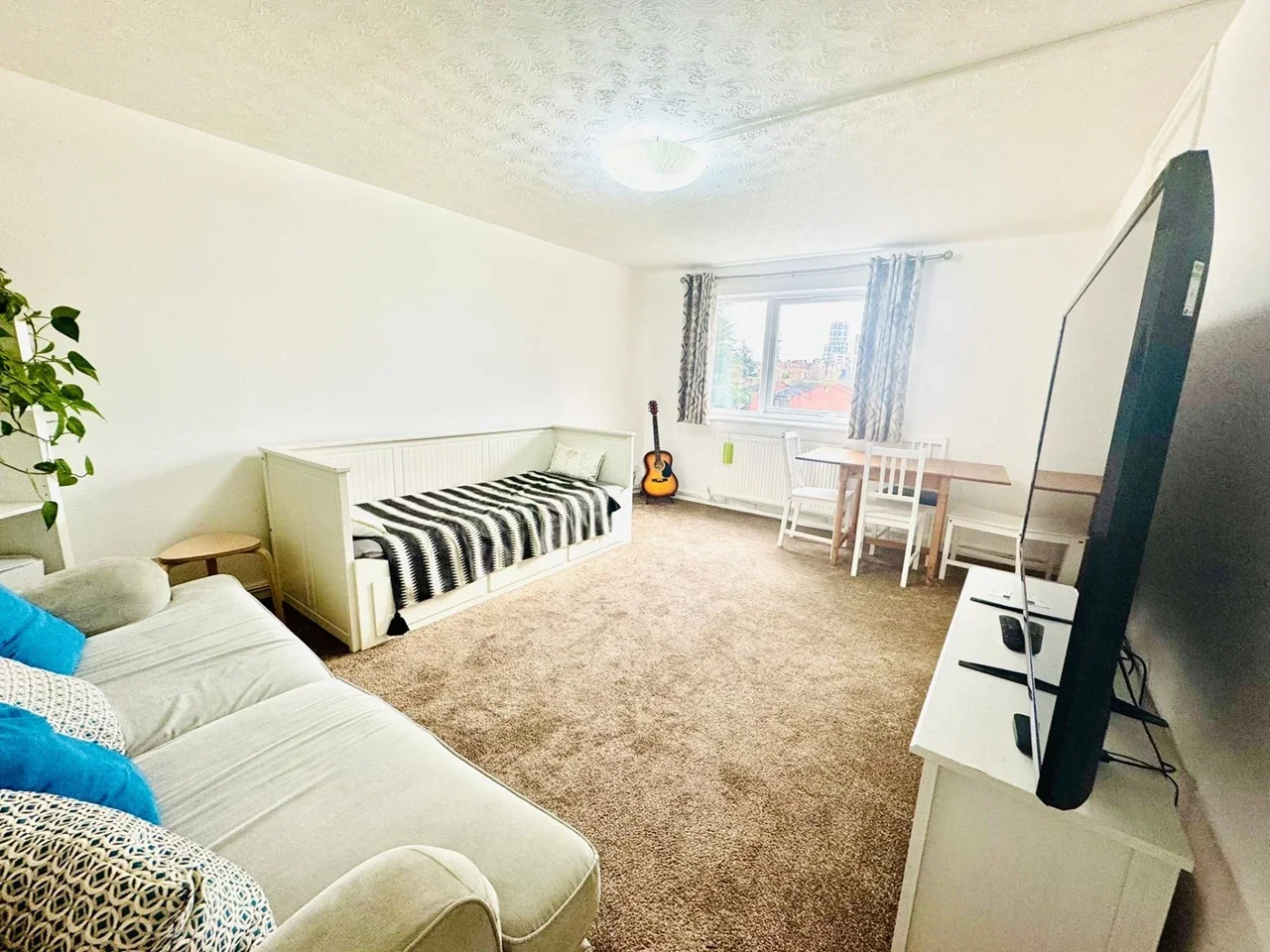 Flat Gurney Close in Greater London