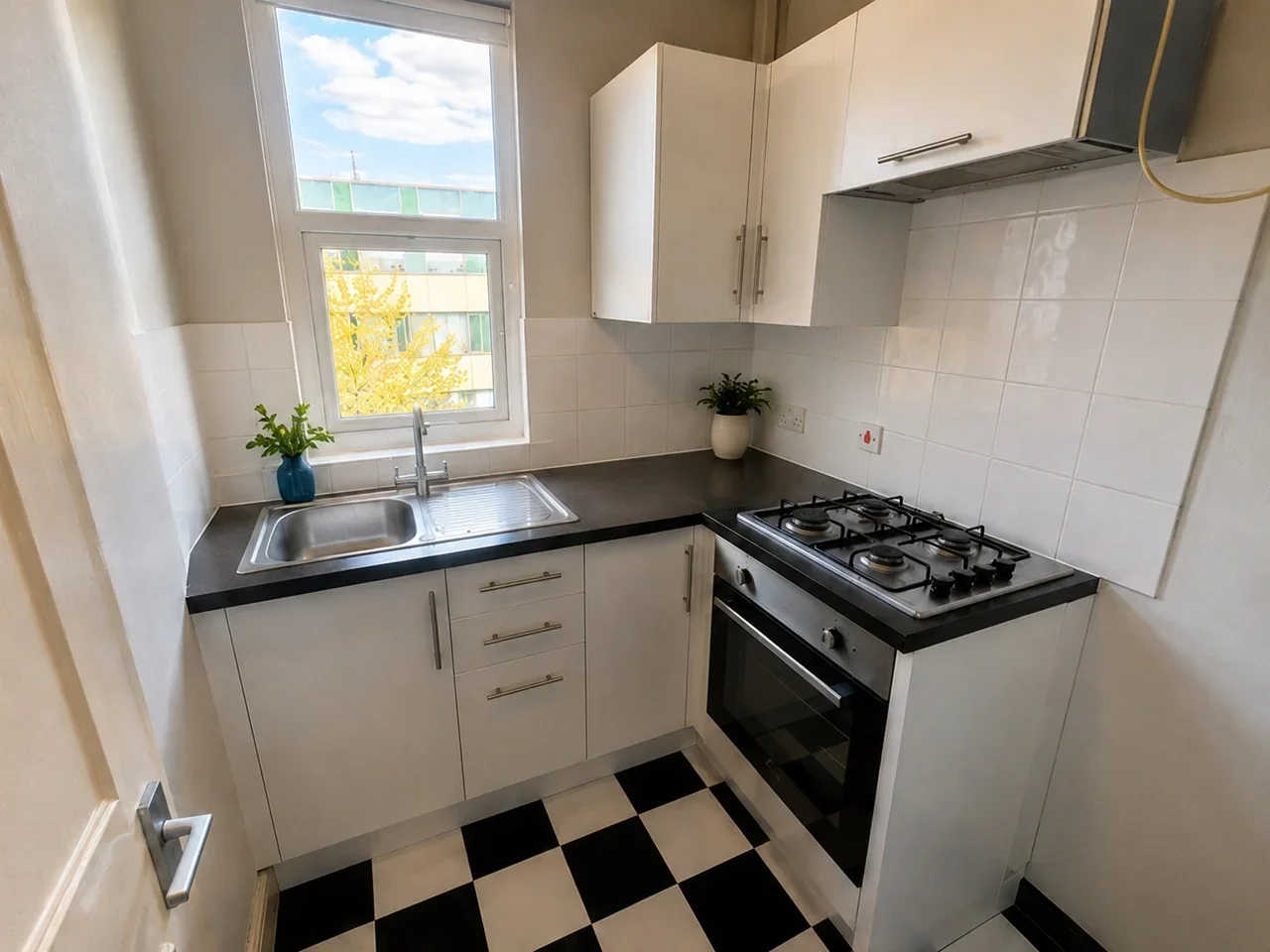 Flat Elmcourt Road in Greater London