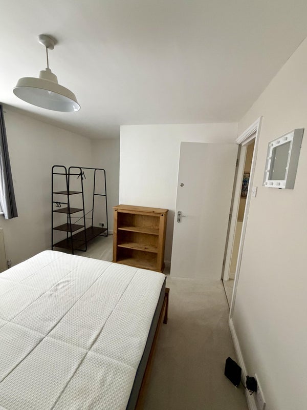 Room Delahays Range in Manchester