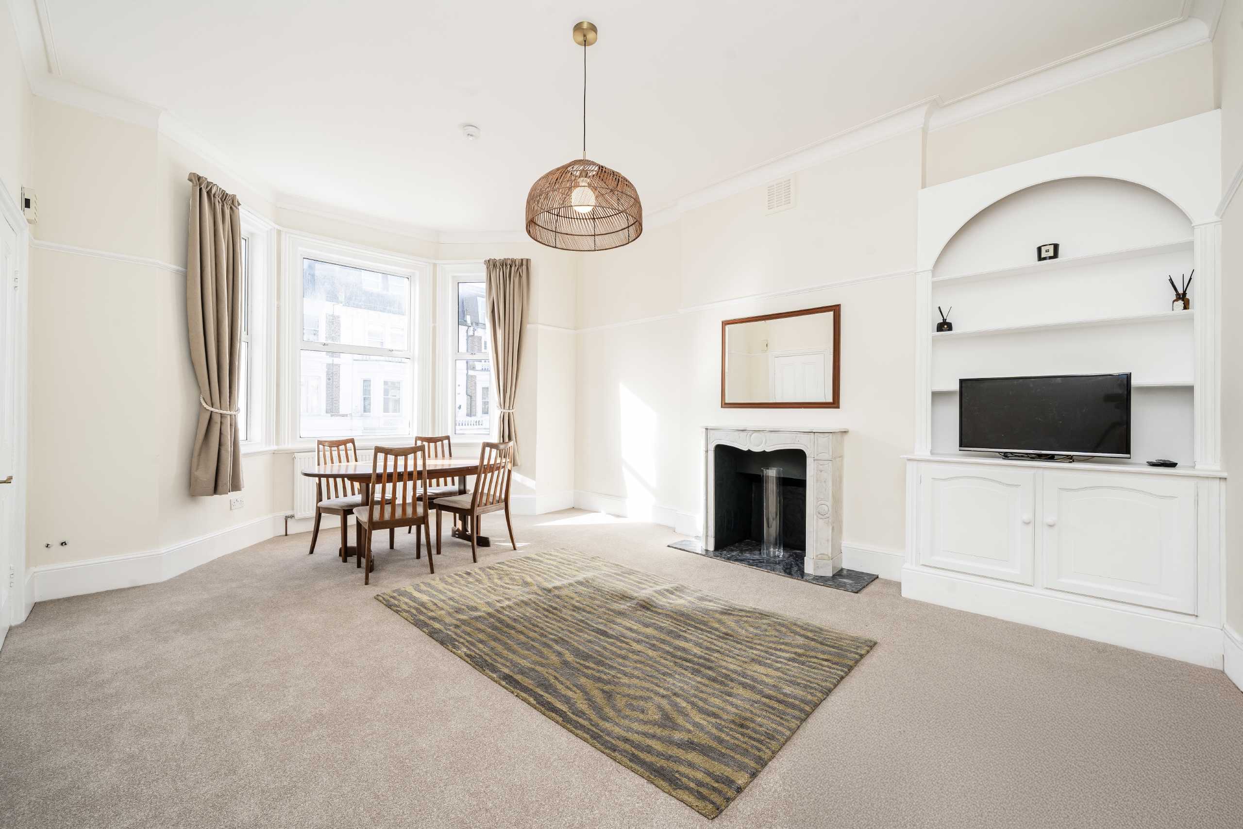 Flat Sinclair Gardens in Greater London