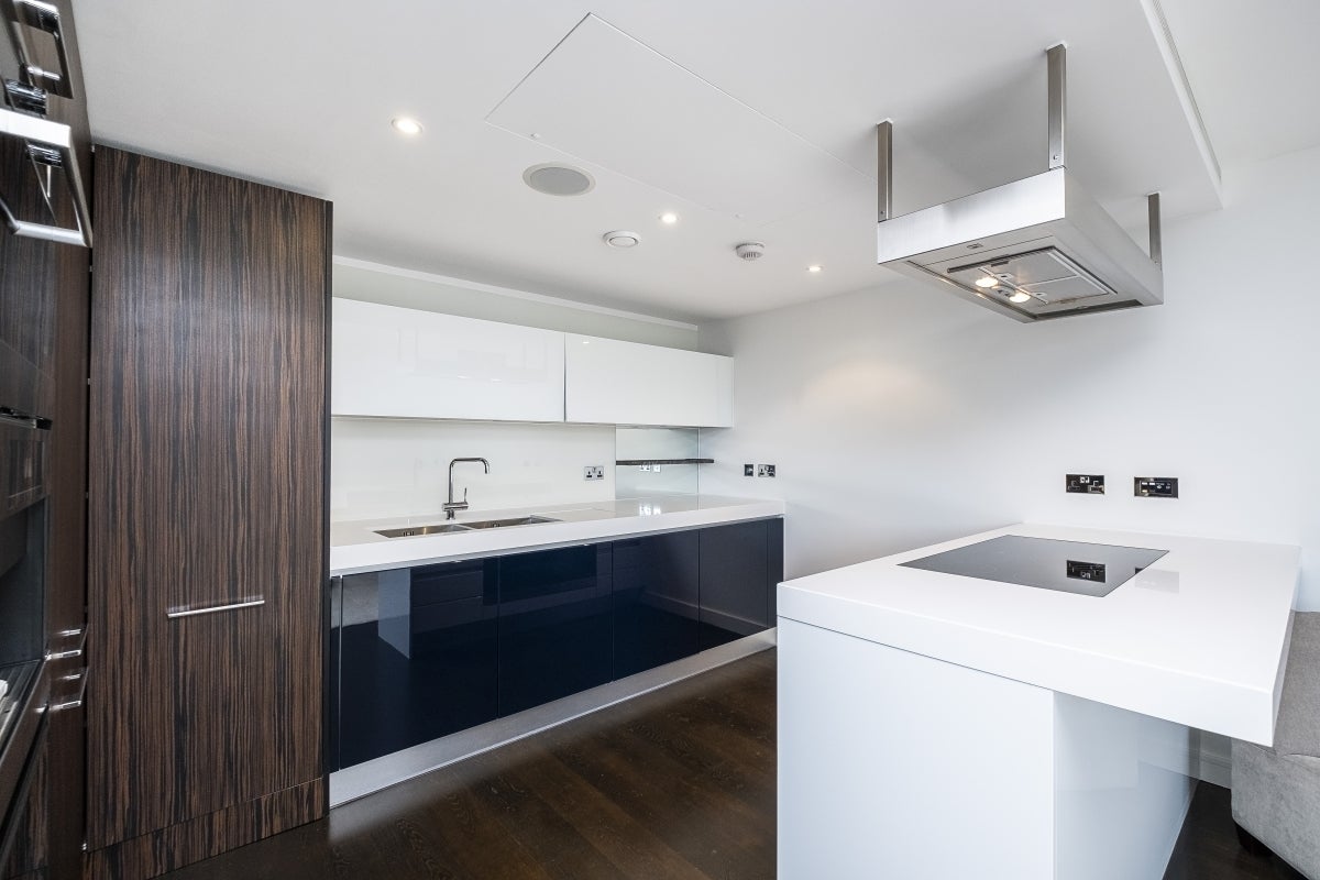 Flat Gatliff Road in City of Westminster