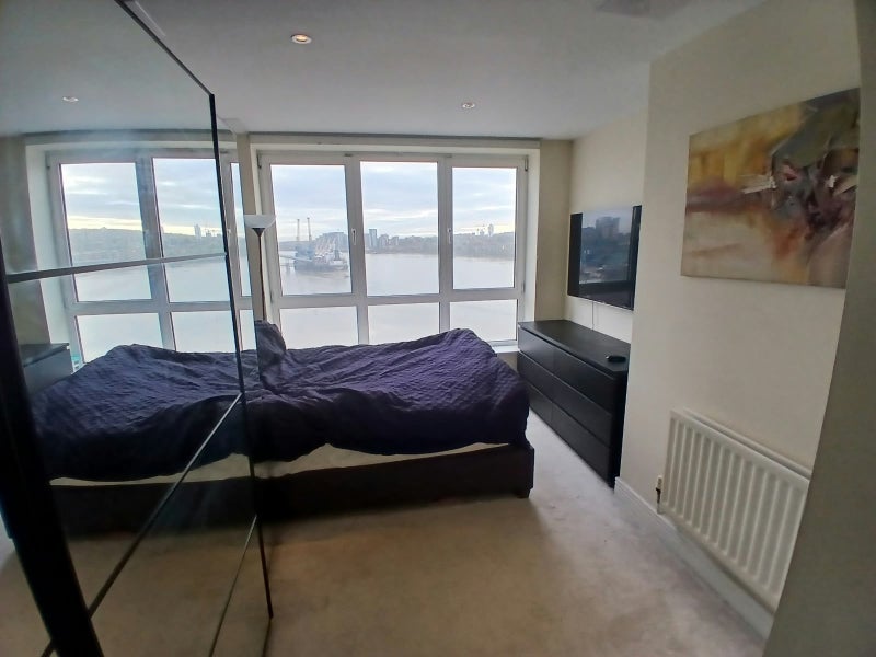 Room Wards Wharf Approach in Greater London