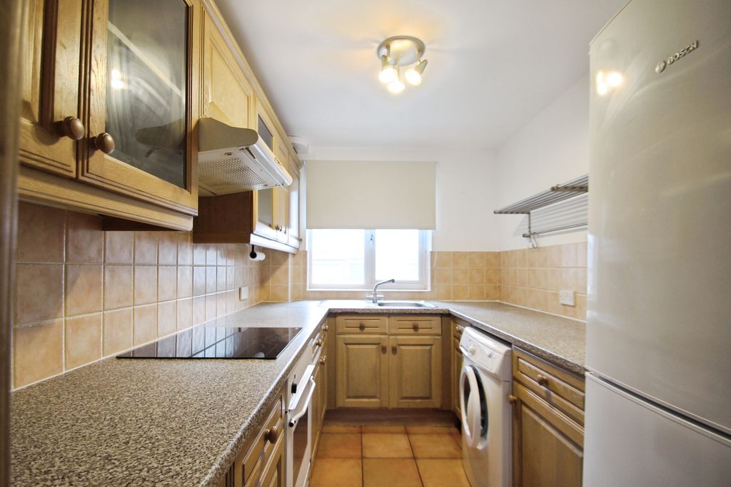 Flat Neptune Road in Greater London